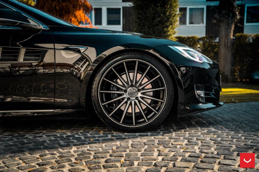 Детали экстерьера Tesla Model S on Vossen Wheels (VFS-2) 2018 года  (фото 35 из 43)
